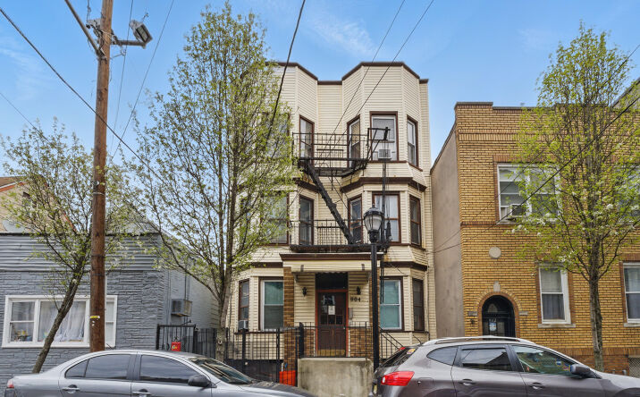 Pictures of Multifamily property located at 904 Bergenline Ave, Union City, NJ 07087 for sales - image #1
