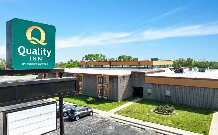 Pictures of Hospitality property located at 3232 N Summit St, Arkansas City, KS 67005 for sales - image #1