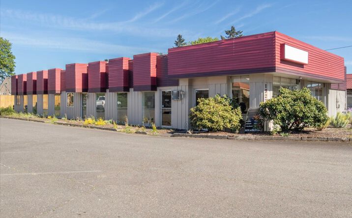 Pictures of Office, Retail property located at 19230 SE McLoughlin Blvd, Gladstone, OR 97027 for sales - image #1