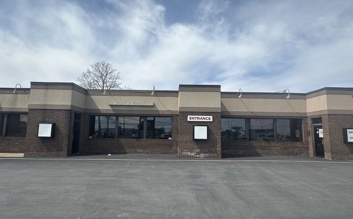Pictures of Retail property located at 10158 Niagara Falls Blvd, Niagara Falls, NY 14303 for sales - image #1