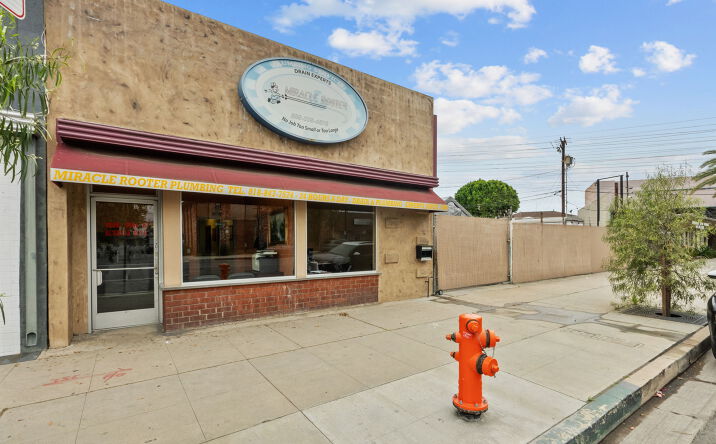 Pictures of Retail property located at 4204 W Burbank Blvd, Burbank, CA 91505 for sales - image #1
