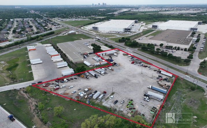 Pictures of Industrial, Land, Office, Retail property located at 3900 N Beach St, Haltom City, TX 76137 for sales - image #1