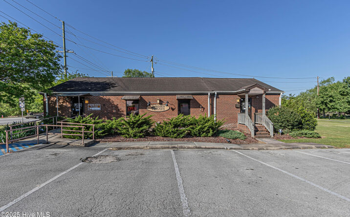 Pictures of Retail property located at 1 N Marine Boulevard, Jacksonville, NC 28540 for sales - image #1