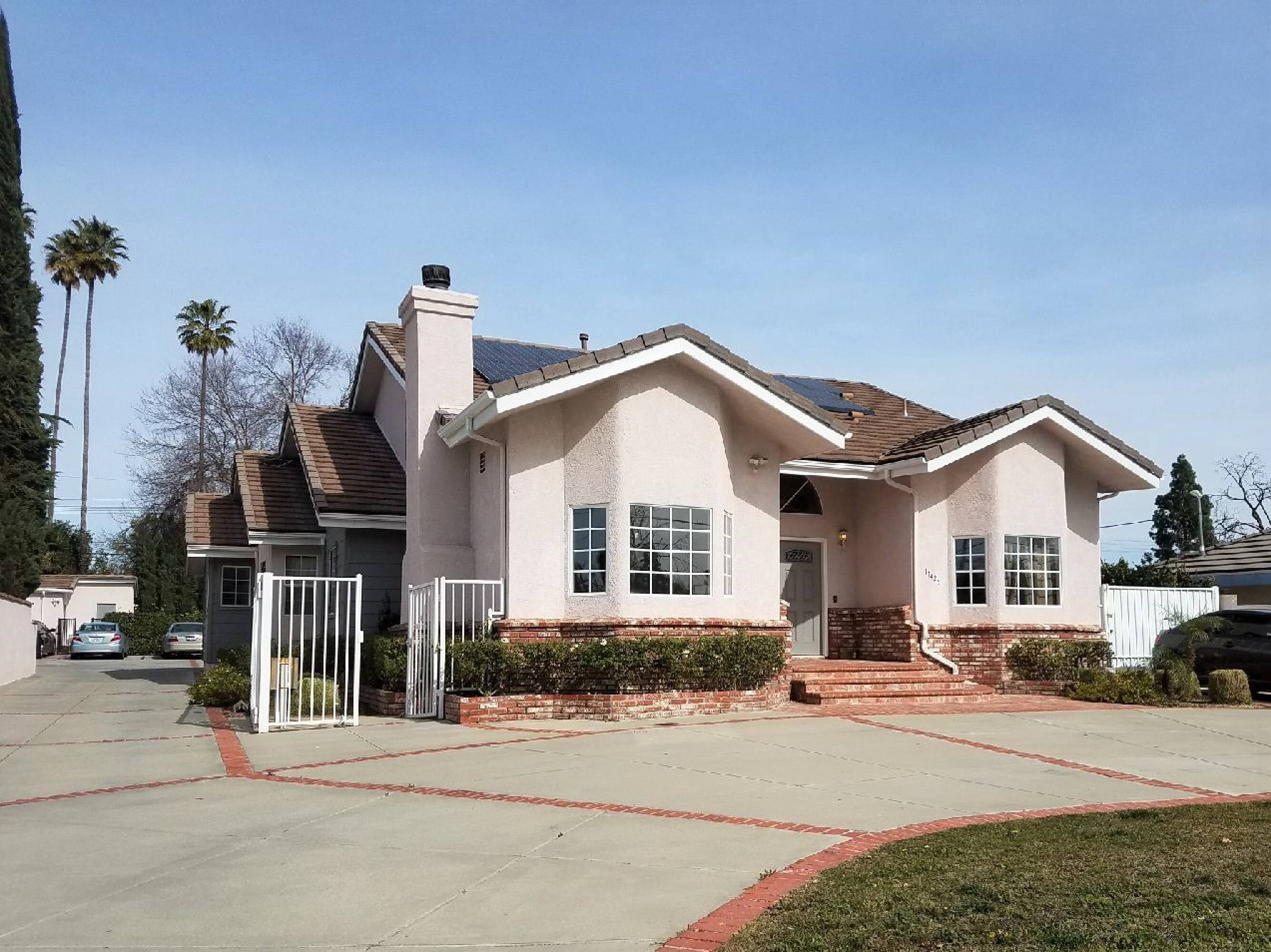 17425-17435 Nordhoff St  