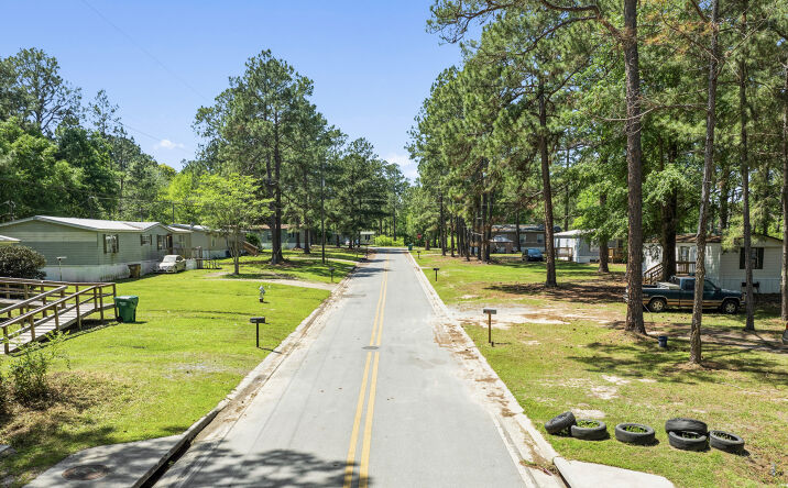 Pictures of Mobile Home Park property located at 104 Lawson Ct, Tifton, GA 31794 for sales - image #1