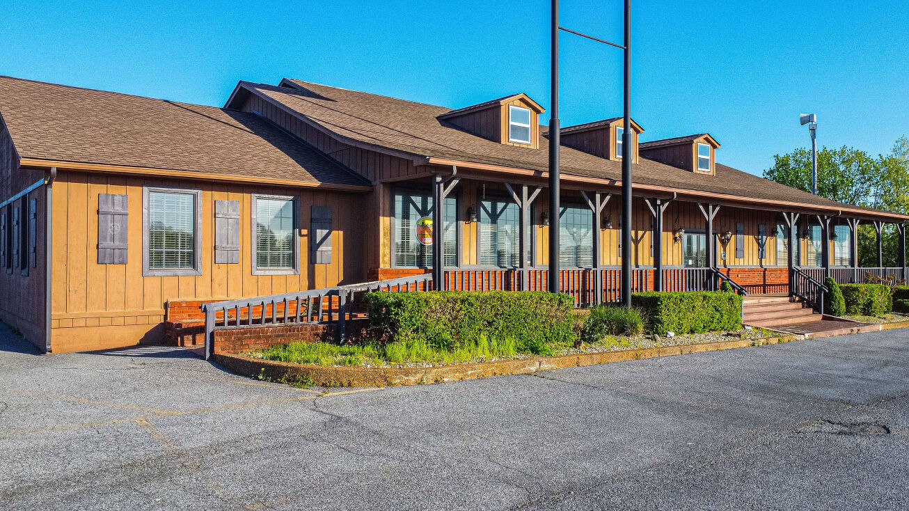 Pictures of Mixed Use, Office, Retail property located at 7052 Benton Rd, Paducah, KY 42003 for sales - image #1