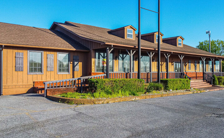 Pictures of Mixed Use, Office, Retail property located at 7052 Benton Rd, Paducah, KY 42003 for sales - image #1