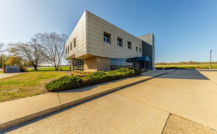 Pictures of Office property located at 5422 Darlington Rd, Newburgh, IN 47630 for sales - image #1