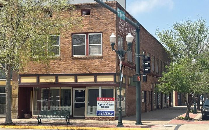 Pictures of Office, Retail property located at 423 N Main Street, Garden City, KS 67846 for sales - image #1