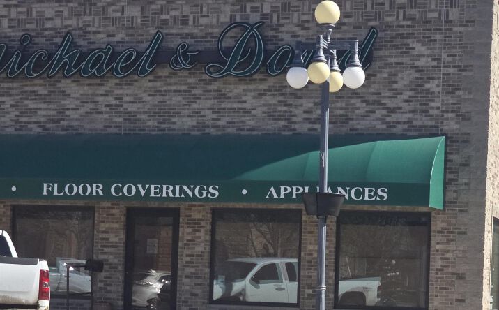 Pictures of Retail, Office, Industrial property located at 102 E 4th Street E, Vinton, IA 52349 for sales - image #1