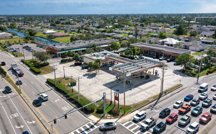 Pictures of Retail property located at 1021 Santa Barbara Blvd, Cape Coral, FL 33991 for sales - image #1