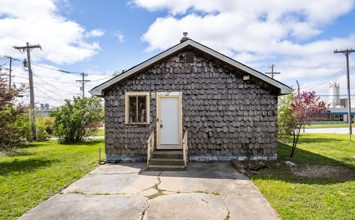 Pictures of Multifamily property located at 1504 W Markland Ave, Kokomo, IN 46901 for sales - image #1