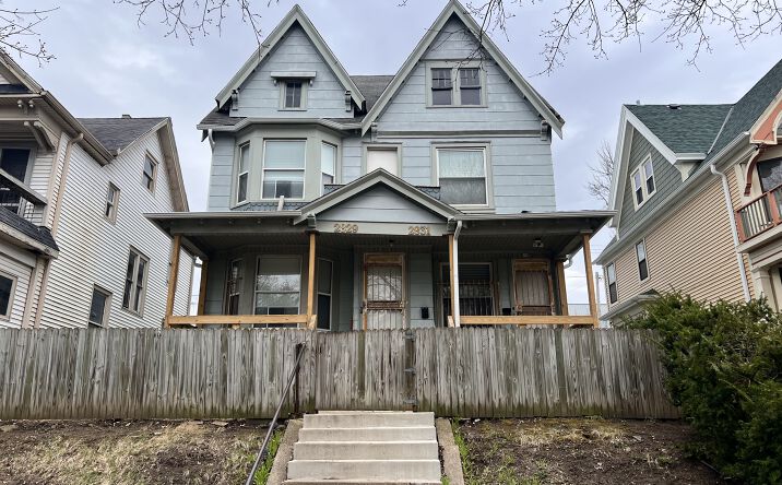 Pictures of Multifamily property located at 2829 W Juneau Ave, Milwaukee, WI 53208 for sales - image #1