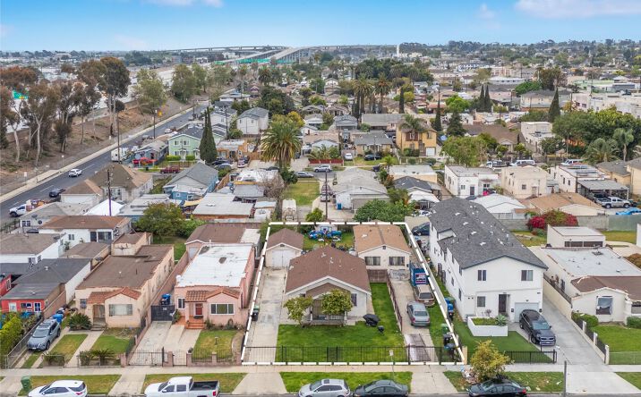 Pictures of Multifamily property located at 481 W 101st St, Los Angeles, CA 90003 for sales - image #1