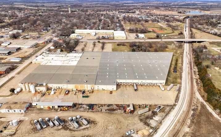 Pictures of Industrial property located at 428 Peyton St, Emporia, KS 66801 for sales - image #1