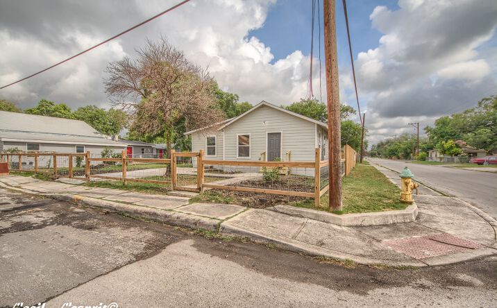 Pictures of Multifamily property located at 1301 Keats St, San Antonio, TX 78211 for sales - image #1