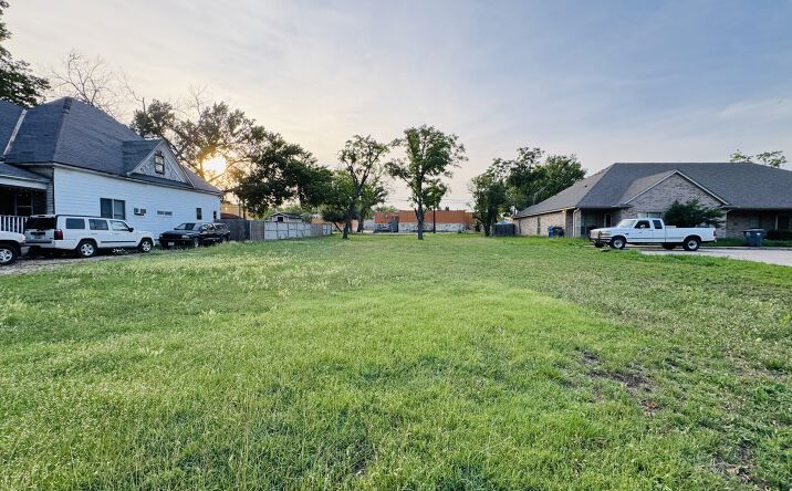 Pictures of Land property located at 2121 Columbus, Waco, TX 76701 for sales - image #1