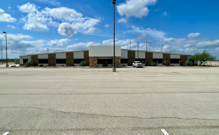 Pictures of Industrial property located at 6061 County Rd 136, Pawnee, TX 78145 for sales - image #1