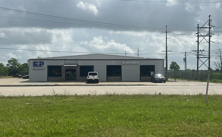 Pictures of Retail property located at 5433 Gerstner Memorial Blvd, Lake Charles, LA 70607 for sales - image #1