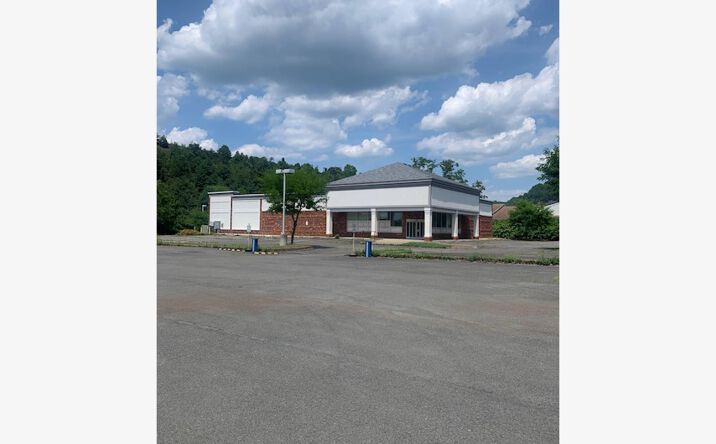 Pictures of Retail property located at 1099 E Broad St, Tamaqua, PA 18252 for sales - image #1
