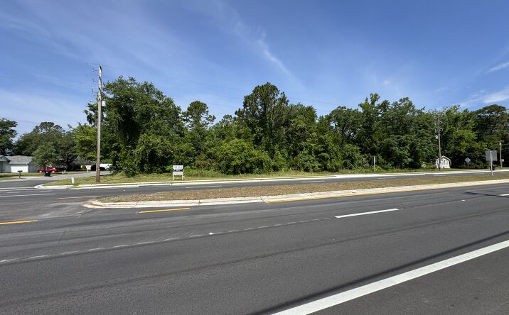 Pictures of Retail property located at 376 College Dr, Middleburg, FL 32068 for sales - image #1