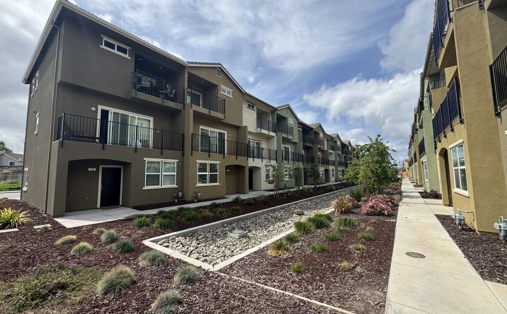 Pictures of Multifamily property located at 116 Bundeson Cir, Hollister, CA 95023 for sales - image #1