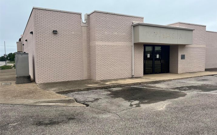 Pictures of Mixed Use, Office, Retail, Special Purpose property located at 101 4th St, Lometa, TX 76853 for sales - image #1