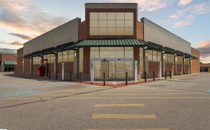 Pictures of Retail property located at 1420 Wright Ave, Alma, MI 48801 for sales - image #1