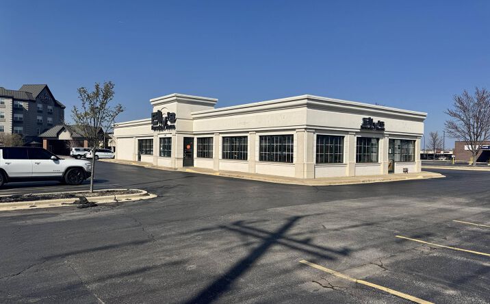 Pictures of Retail property located at 1142 W Devon Ave, Elk Grove Village, IL 60007 for sales - image #1