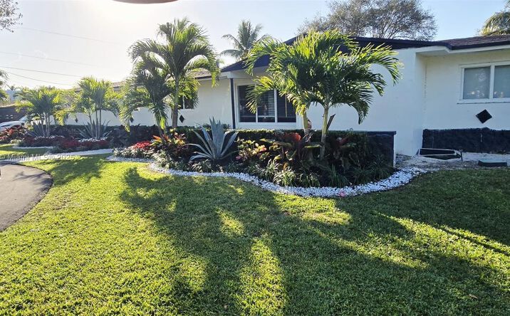 Pictures of Retail, Office property located at 15410 SW 272nd St, Homestead, FL 33032 for sales - image #1