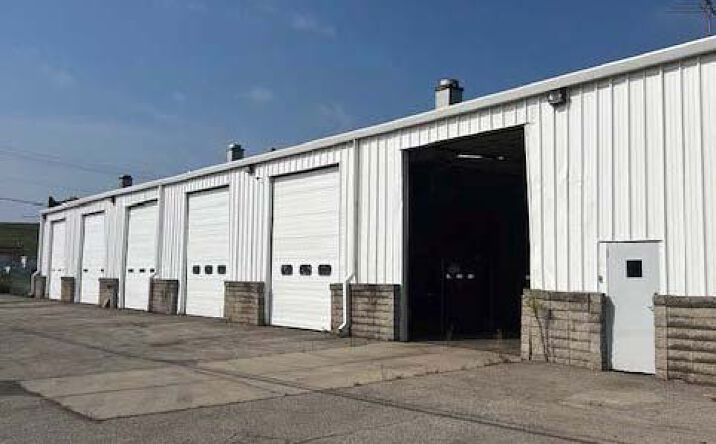 Pictures of Industrial property located at 2375 E Oakton St, Arlington Heights, IL 60005 for sales - image #1
