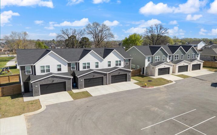 Pictures of Multifamily property located at 840 Birdmaster Dr, Pea Ridge, AR 72751 for sales - image #1