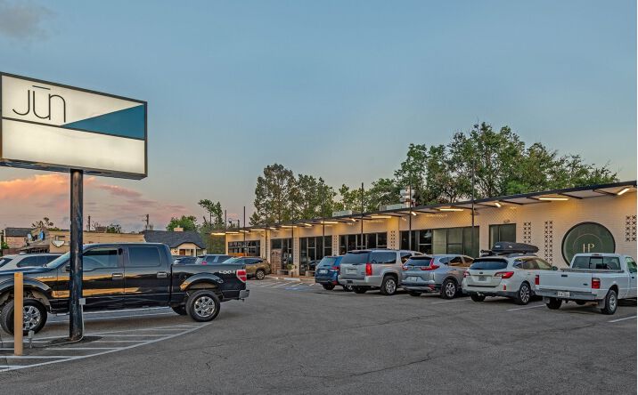 Pictures of Retail property located at 420 E 20th St, Houston, TX 77008 for sales - image #1