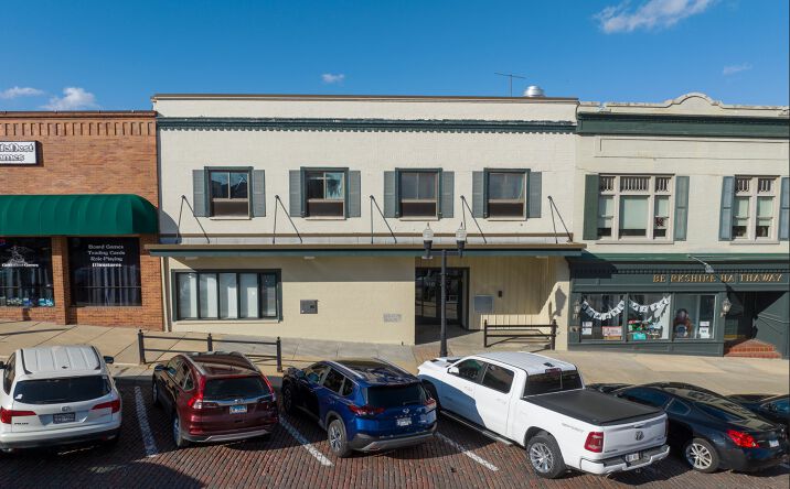 Pictures of Retail property located at 118 Cass St, Woodstock, IL 60098 for sales - image #1