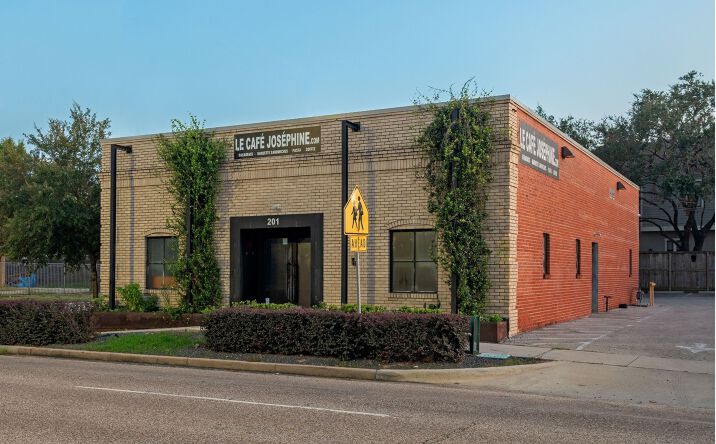Pictures of Retail property located at 201 E 20th St, Houston, TX 77008 for sales - image #1