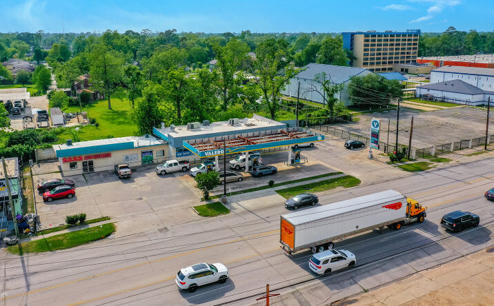 Pictures of Retail property located at 8817 Jensen Dr, Houston, TX 77093 for sales - image #1