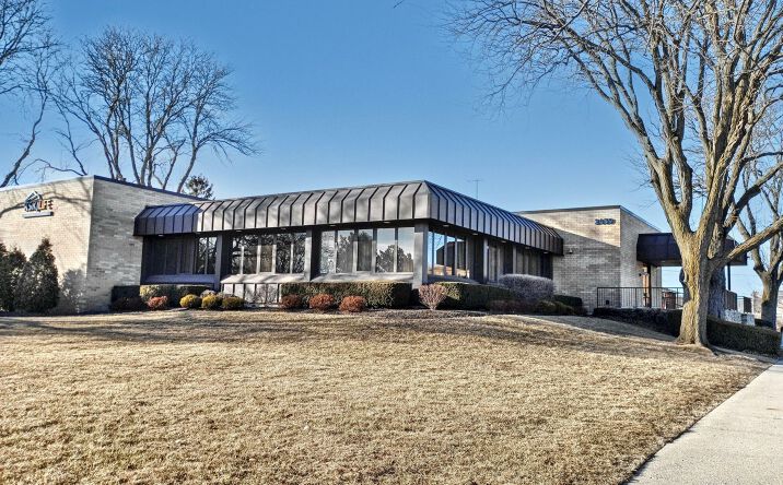 Pictures of Office property located at 2439 Glenwood Ave, Joliet, IL 60435 for sales - image #1