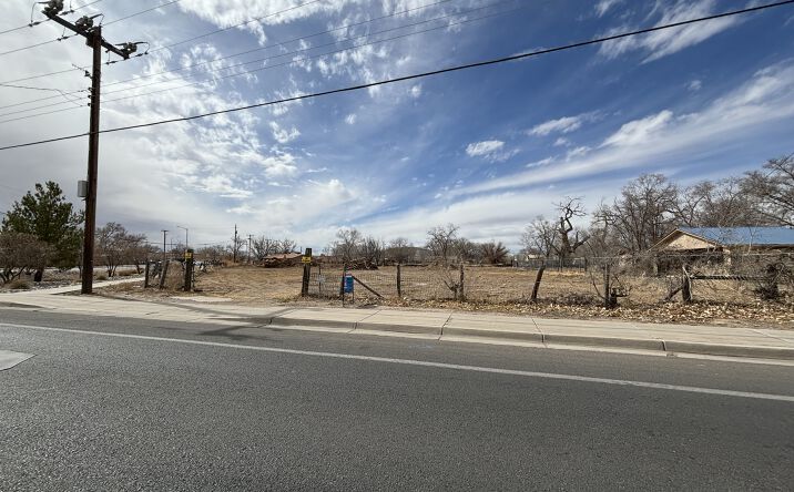Pictures of Land, Multifamily, Office, Retail property located at 461 Los Lentes Rd SE, Los Lunas, NM 87031 for sales - image #1