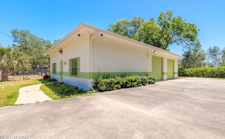 Pictures of Industrial, Office, Retail property located at 300 Washington Place, Ormond Beach, FL 32174 for sales - image #1