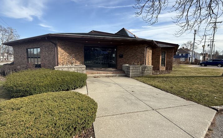 Pictures of Office property located at 933 Pine Grove Ave, Port Huron, MI 48060 for sales - image #1