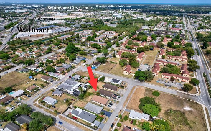 Pictures of Multifamily property located at 11465 SW 215th St, Miami, FL 33189 for sales - image #1