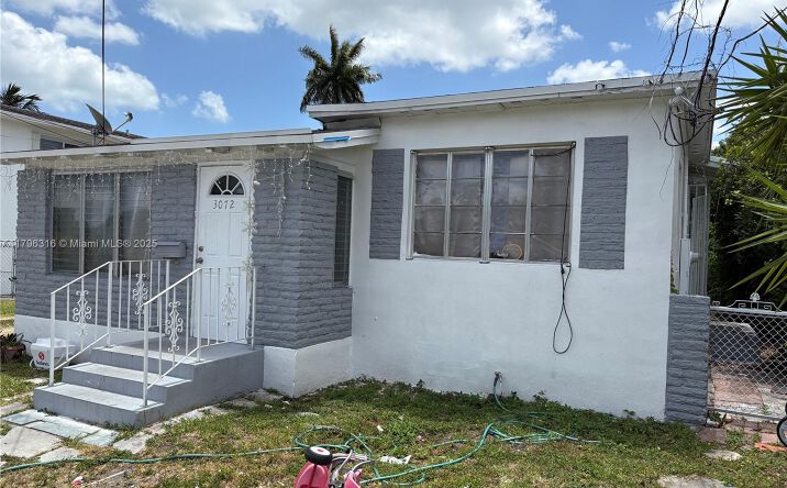 Pictures of Multifamily property located at 3072 SW 16th St, Miami, FL 33145 for sales - image #1