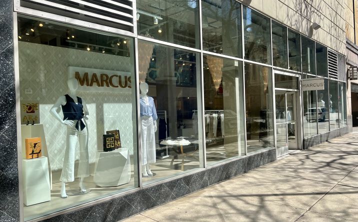 Pictures of Retail property located at 110 E Delaware Pl, Chicago, IL 60611 for sales - image #1