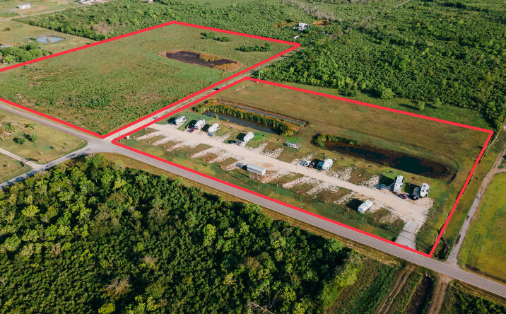 Pictures of Multifamily property located at 2400 Fairway Dr., Angleton, TX 77515 for sales - image #1