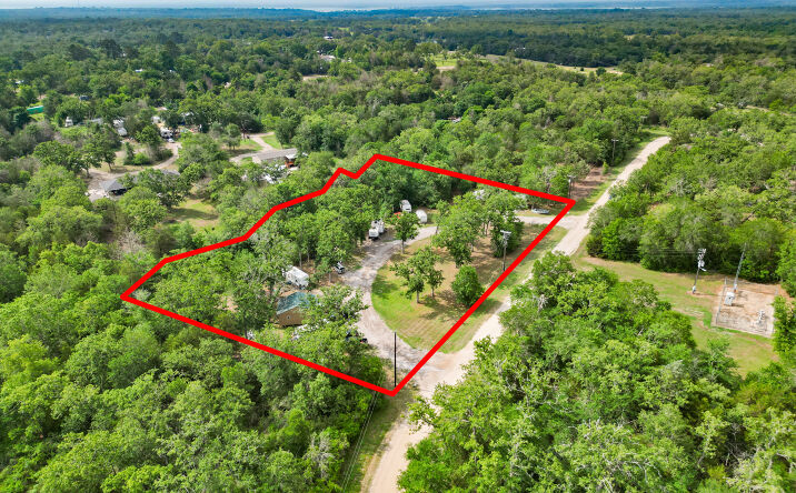 Pictures of Multifamily property located at 108 Deer Trail Rd, Somerville, TX 77879 for sales - image #1