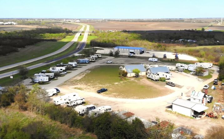 Pictures of Land property located at 408 Carlos G Parker Blvd SE, Taylor, TX 76574 for sales - image #1