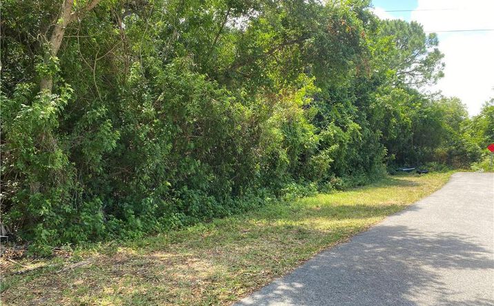 Pictures of Land property located at 455 15th Place, Vero Beach, FL 32962 for sales - image #1