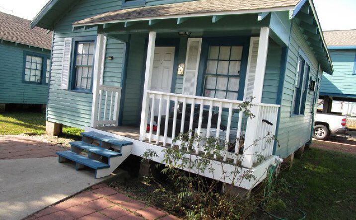 Pictures of Multifamily property located at 3705 Winnie, Galveston, TX 77550 for sales - image #1