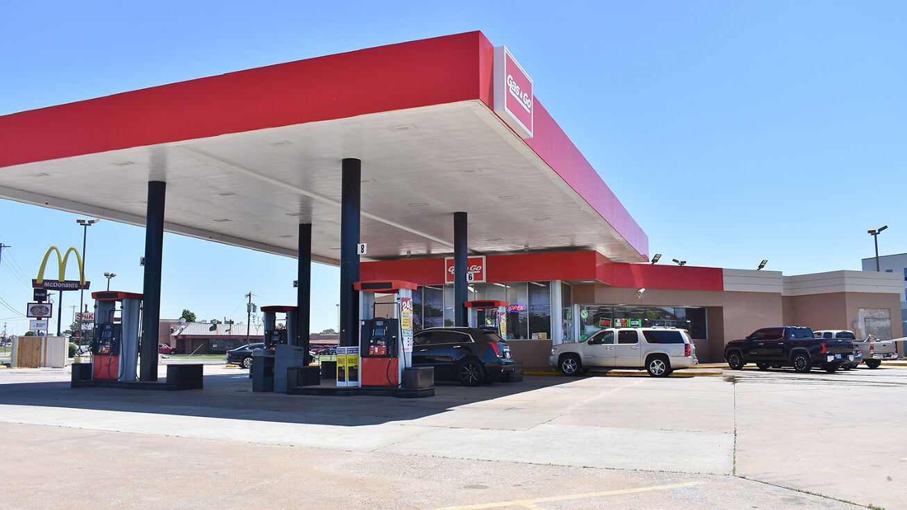 Pictures of Retail property located at 4430 W Reno Ave, Oklahoma City, OK 73107 for sales - image #1