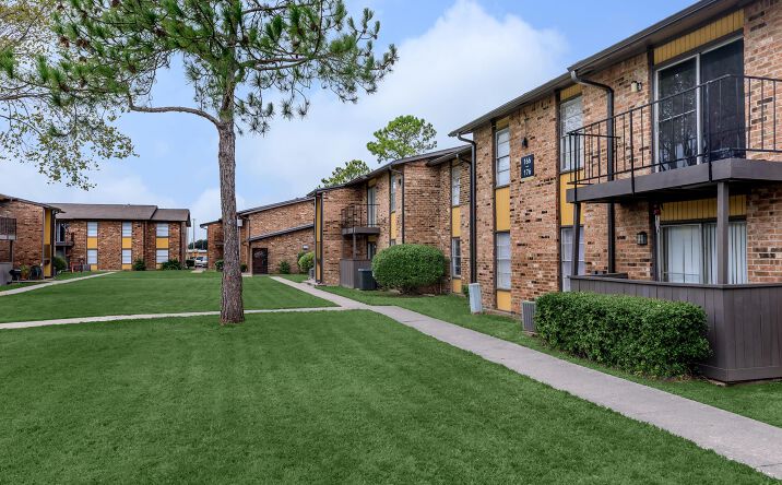 Pictures of Multifamily property located at 3200 Federal Rd, Pasadena, TX 77504 for sales - image #1